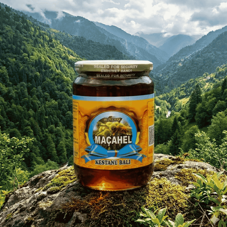 Artvin Borçka Macahel’den elde edilen %100 saf kestane balı kavanozu, koyu renkli ve yoğun aromalı doğal bal