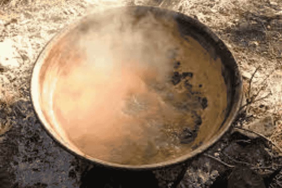 Artvin berta dut pekmezi odun ateşinde yavaş yavaş pişrilir